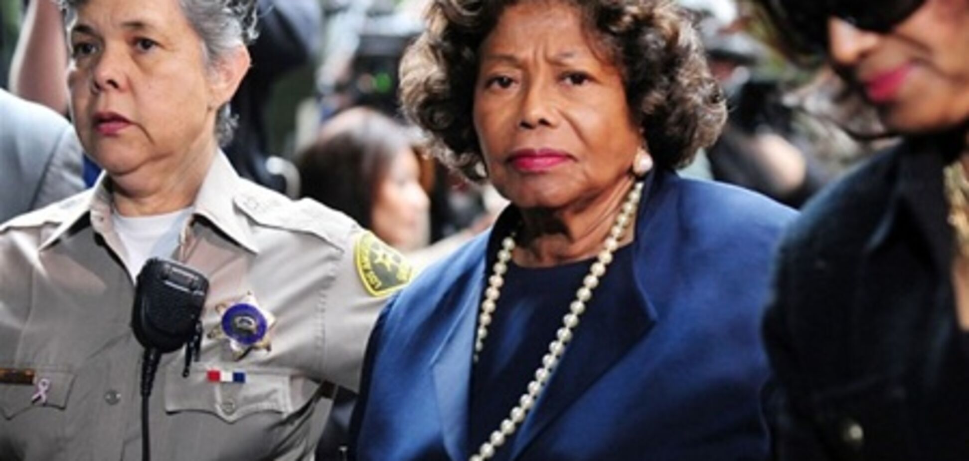 Суд вернул матери Майкла Джексона опеку над внуками