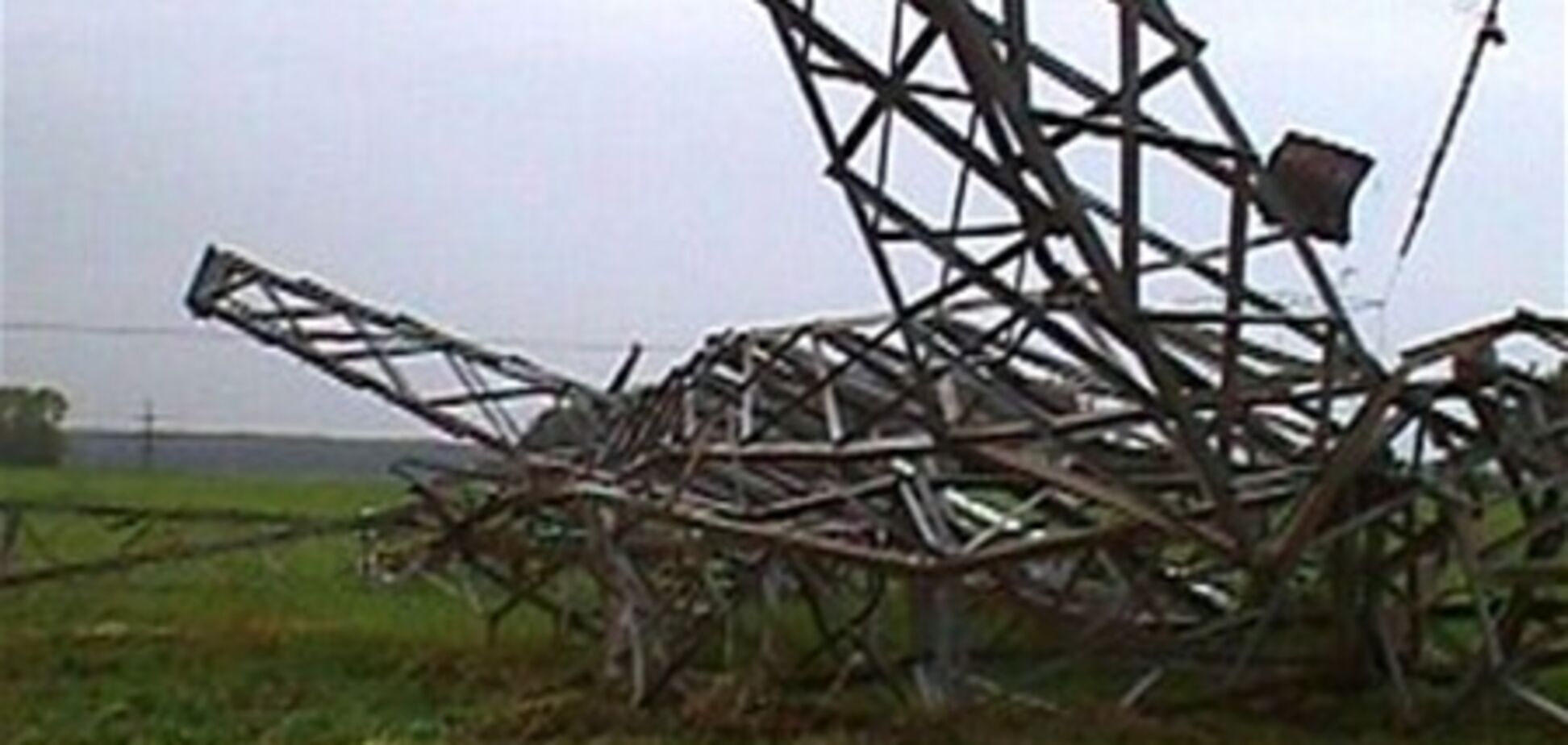 У Харкові сильний вітер знеструмив понад 400 будинків