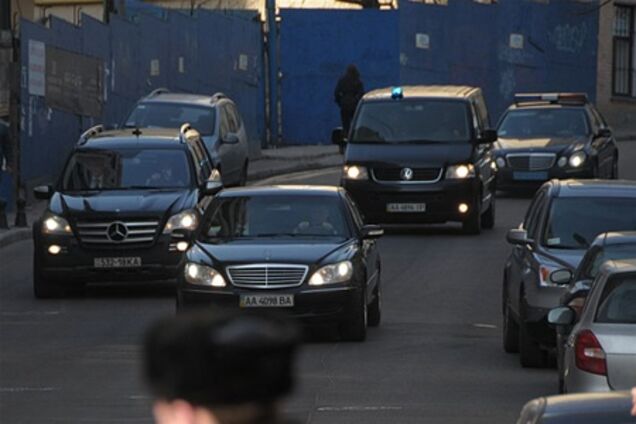 В ГАИ заявляют: кортежи имеют право нарушать ПДД