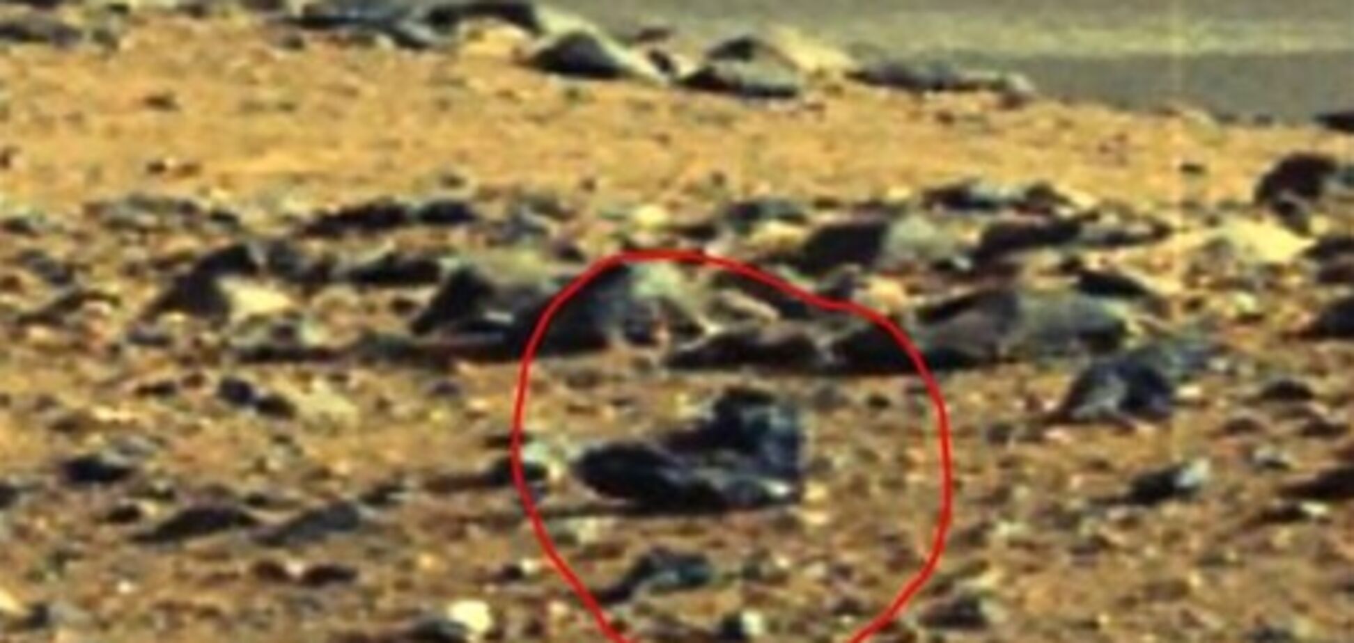 Башмак, палец, НЛО – новые загадки Марса. Фото