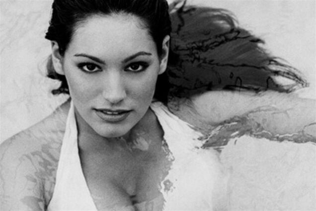 Келли Брук вульгарна даже в ч/б