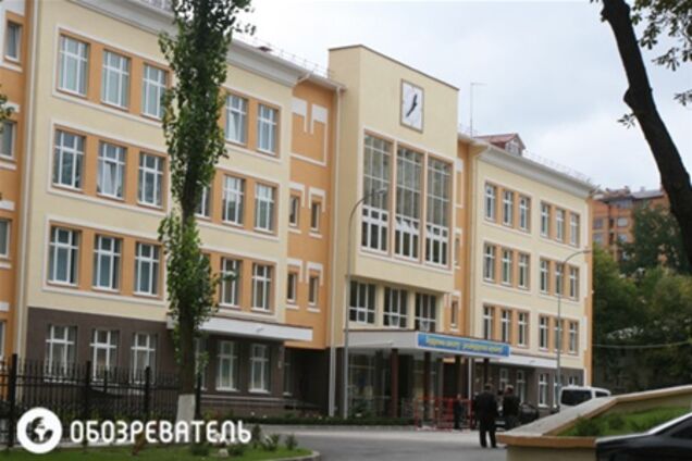 В столичной школе готовятся к визиту Януковича