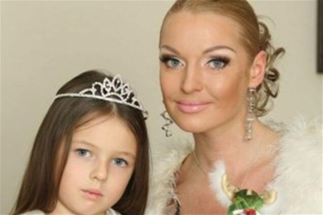 Волочкова отреставрировала школу для дочери