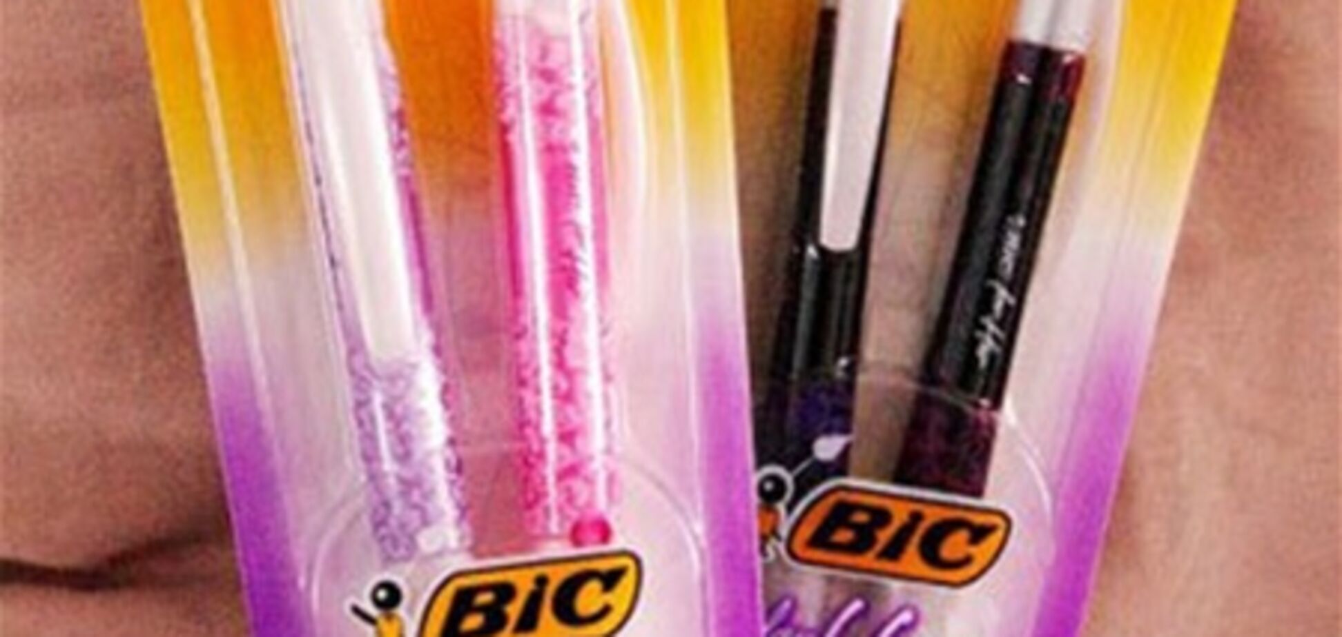 Компанию BIC высмеяли за розовые ручки для женщин