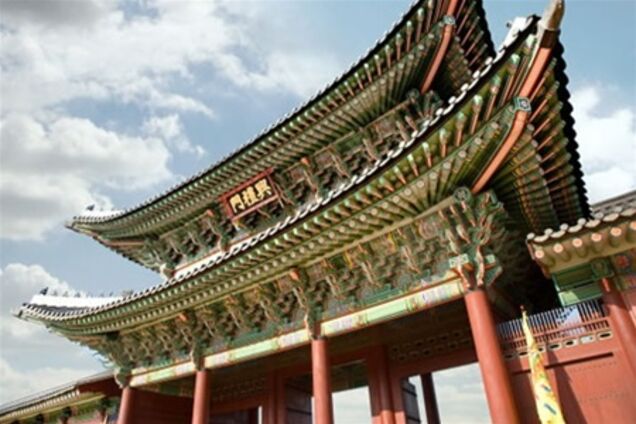 У древних памятников Кореи запретили курить