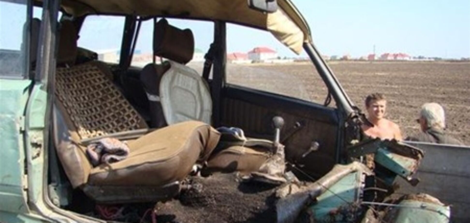 'ВАЗ' разорвало пополам – на водителе ни царапины. Фото