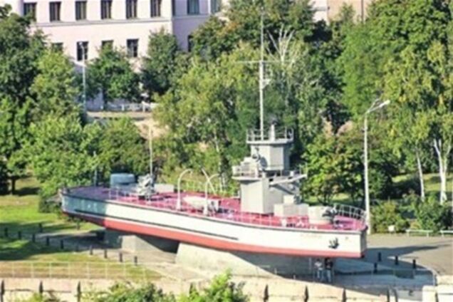 В Киеве из-за строительства хотят перенести два памятника 