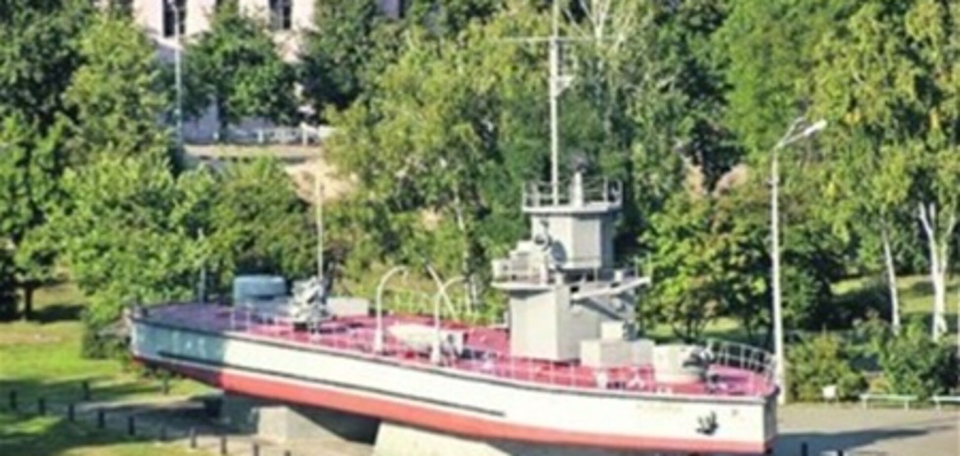 В Киеве из-за строительства хотят перенести два памятника