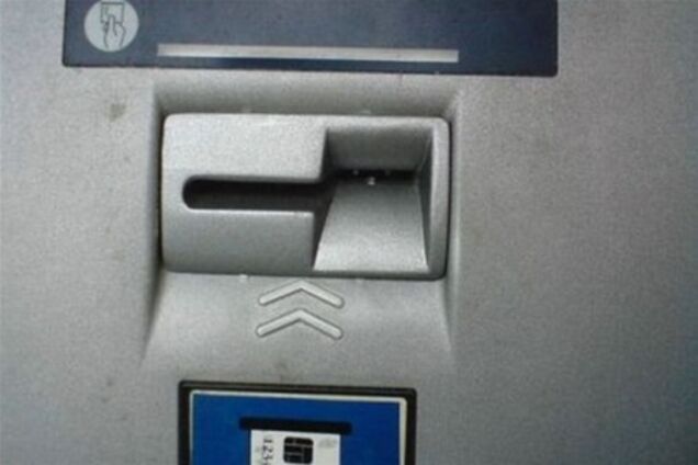 Неизвестные похитили банкомат с помощью трактора в Польше