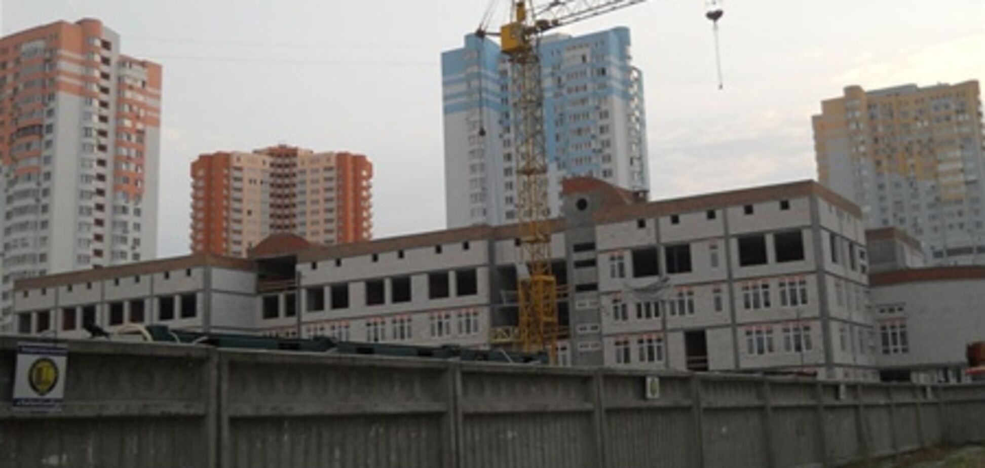 Школу для гимназии Табачника еще не достроили