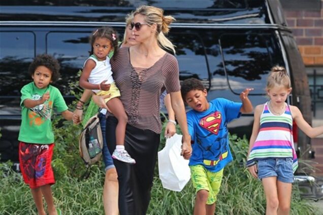 Семейство Хайди Клум собралось покушать. Фото