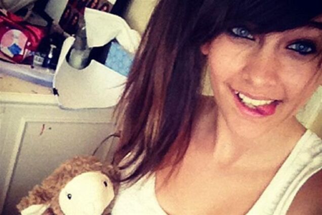 Дочь Майкла Джексона фанатеет от отца. Фото