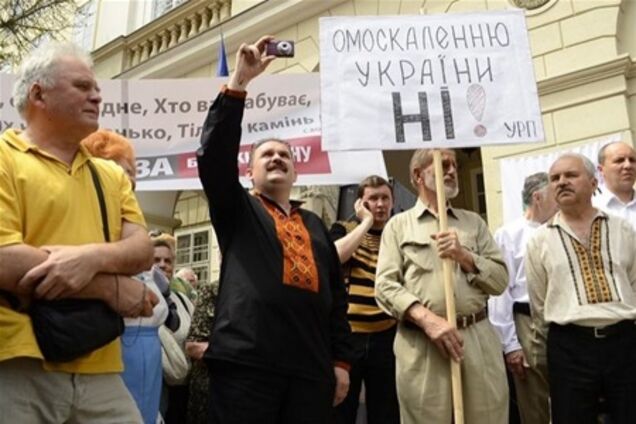Эксперт: языковой закон формально стал инструментом раскола Украины