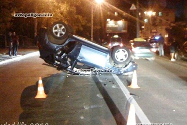 ДТП в Киеве: BMW на 25 метров отбросил Toyota RAV4. Фото  