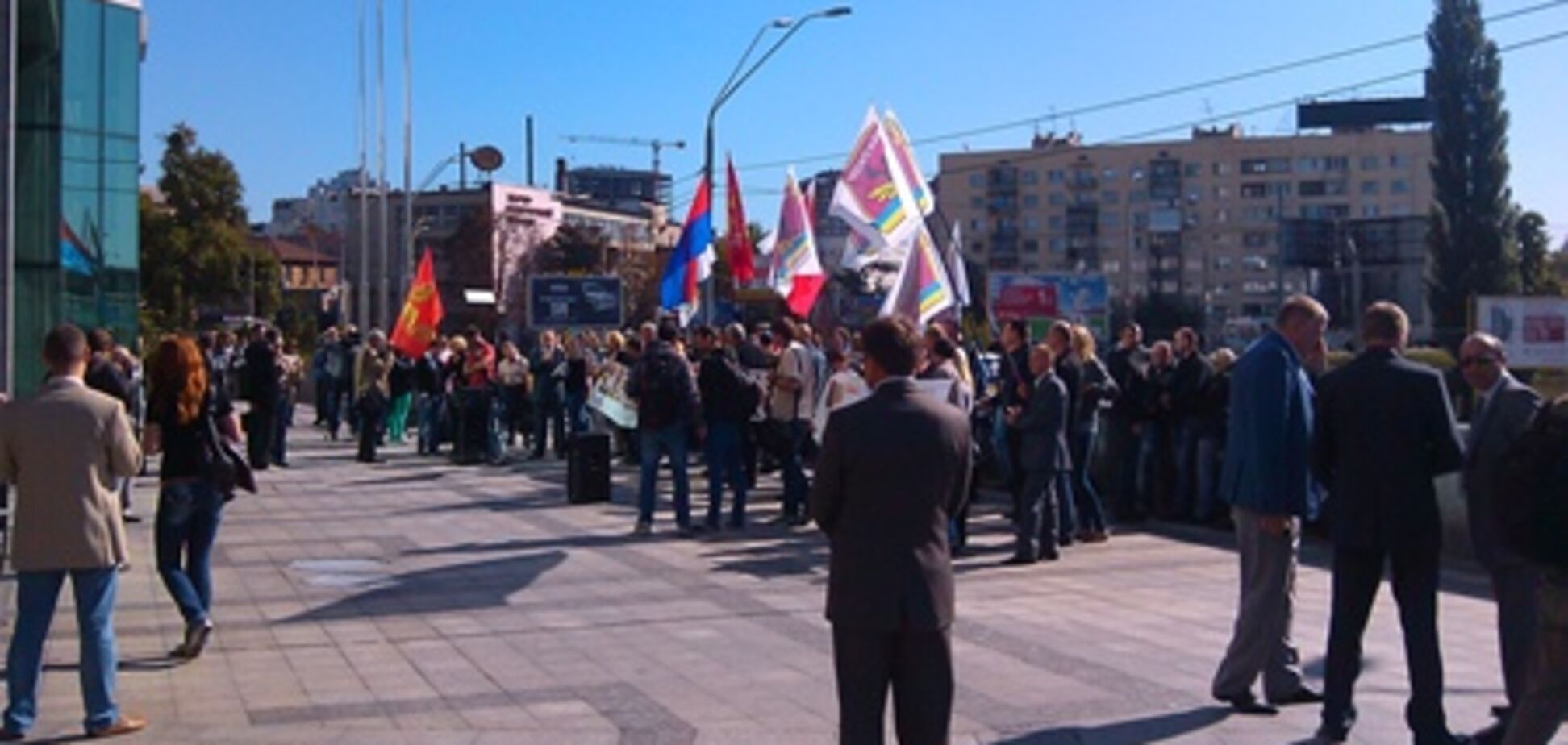 'Широкомасштабная' акция протеста железнодорожников оказалась немногочисленной и не совсем железнодорожной