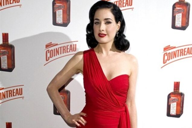 Дита фон Тиз красуется в The Arts Club. Фото