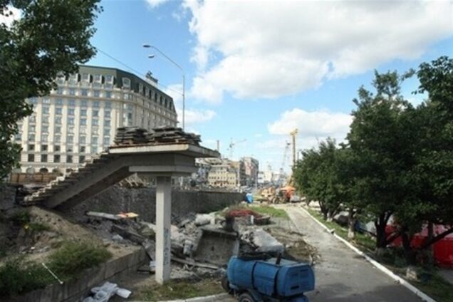 Возле Речного вокзала снесли пешеходный мост