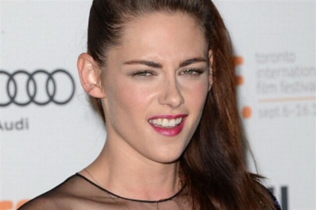 Кристен Стюарт на кинофестивале в Торонто: пытается улыбаться...