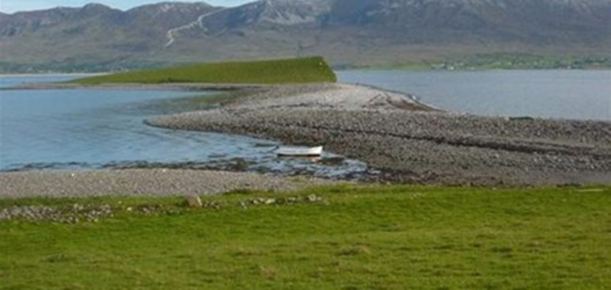 Остров Джона Ленонна выставлен на продажу