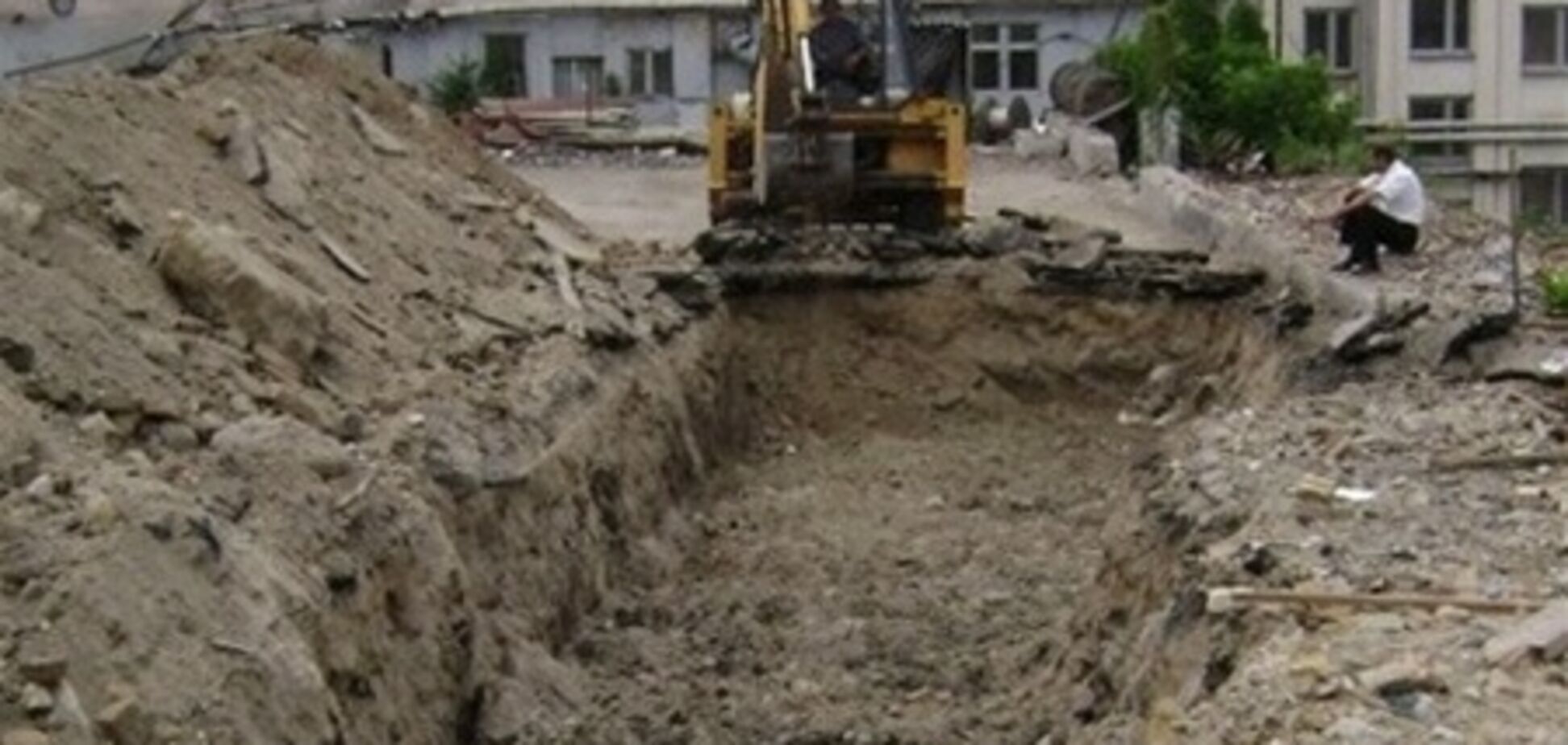 Территорию фабрики 'Юность' разрыли археологи