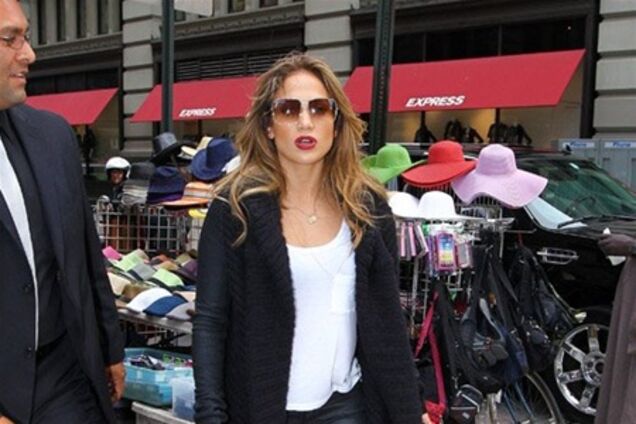 Дженнифер Лопес сердится в Нью-Йорке. Фото