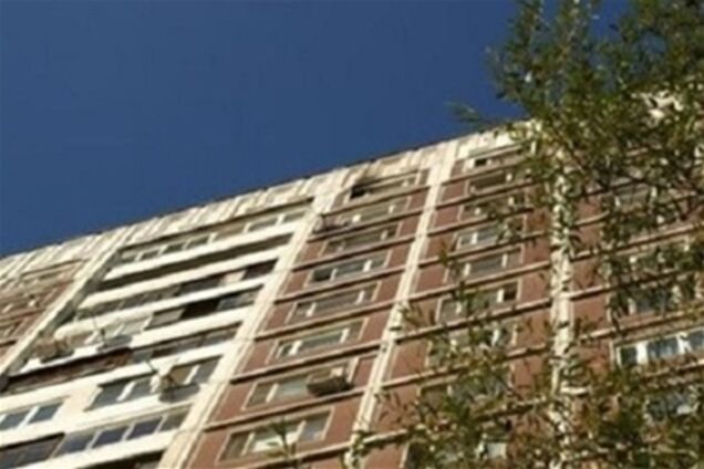 В Киеве девочка выпала с 9-го этажа