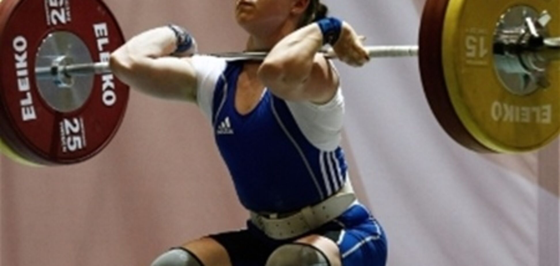 Восемь российских тяжелоатлетов дисквалифицировали за допинг