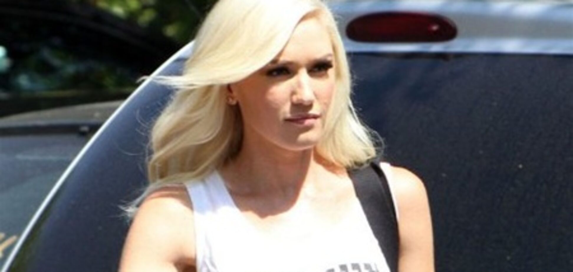 Стефани вышла на улицу без красных губ. Фото