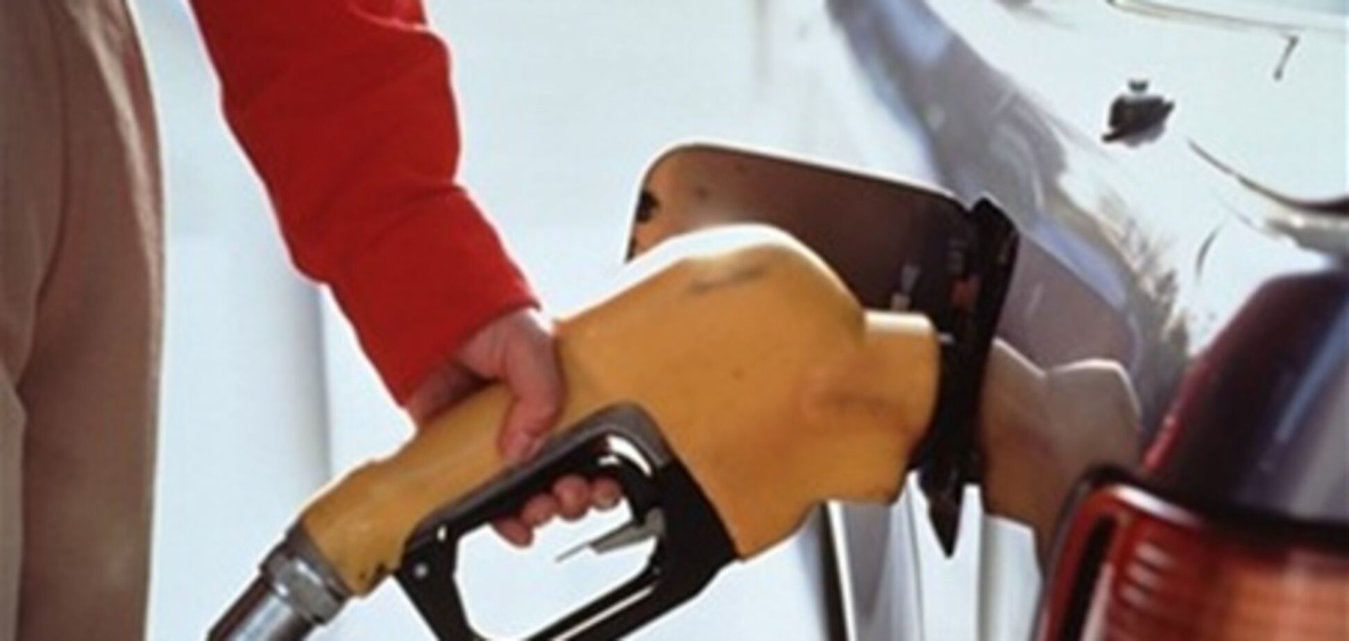На автозаправках Украины подорожал бензин