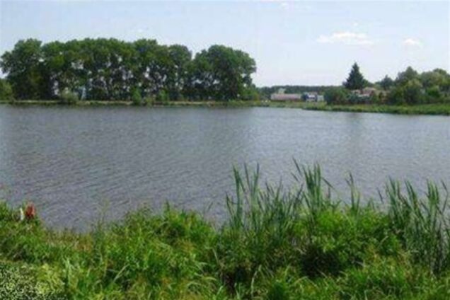 Киевлян предупредили об опасности озера под Коцюбинским