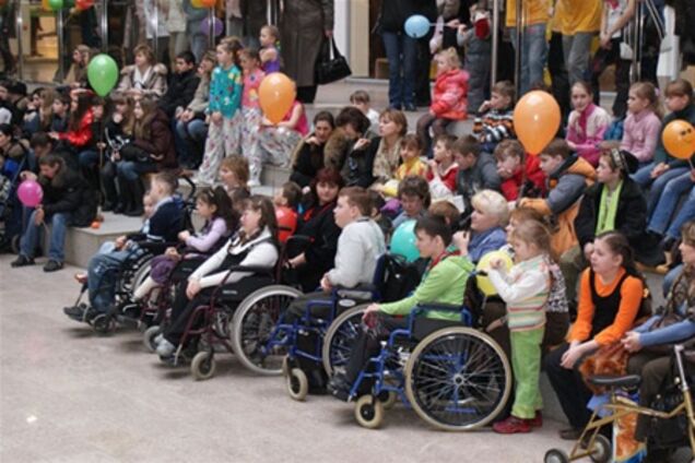 Недитячий конфлікт: ПФУ позбавляє дітей-інвалідів реабілітації