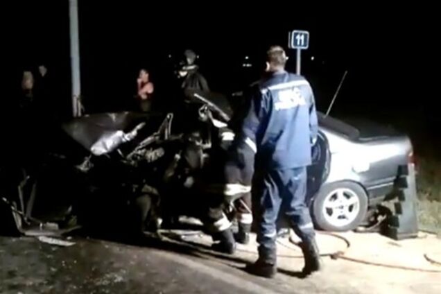 Девушка разбилась в машине возле кладбища. Фото. Видео  