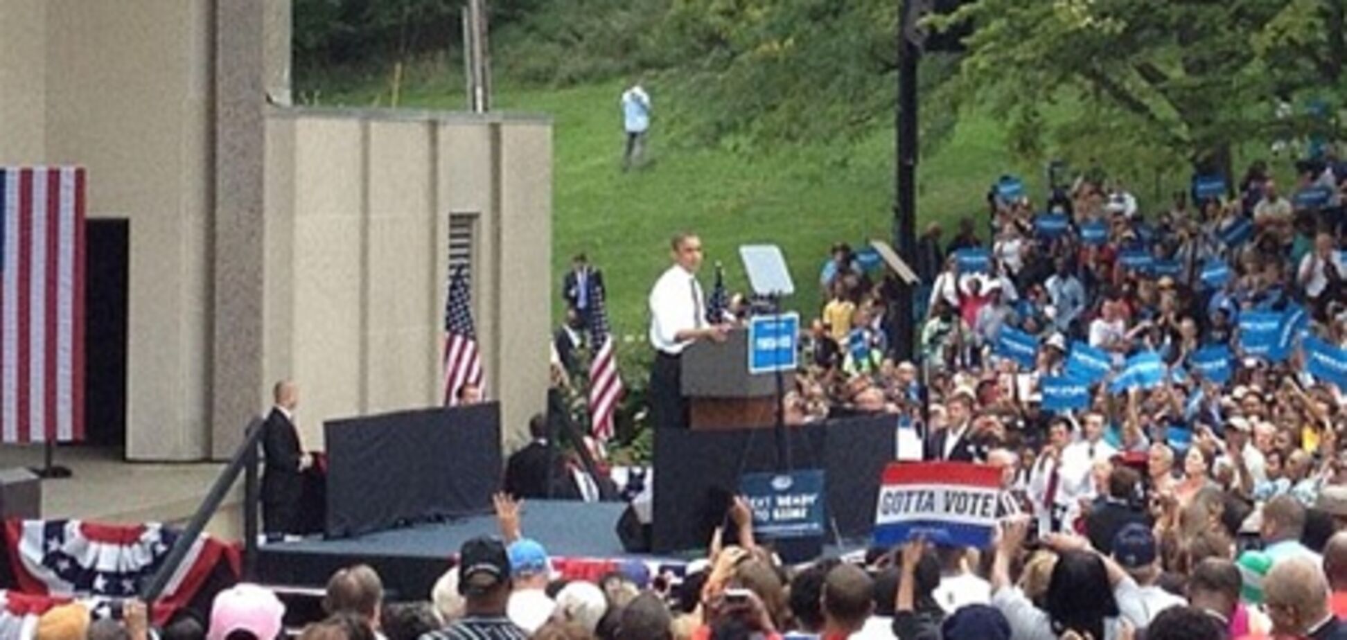 Охранник Обамы справил нужду на глазах у сотен избирателей
