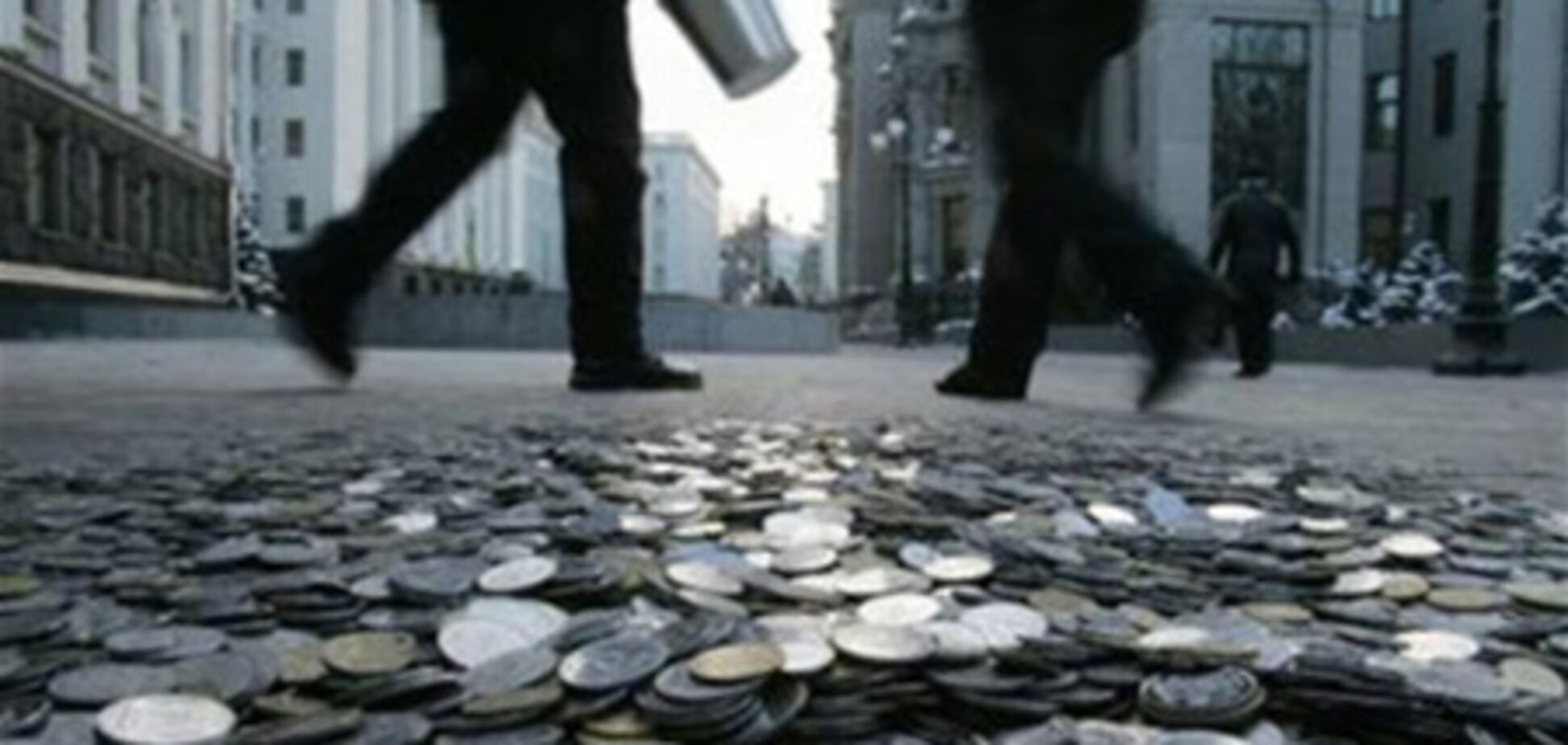 Украинцев перестает пугать безработица, но тревожит девальвация