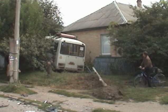 Автобус, протаранивший жилой дом в Черкассах, мог взорваться