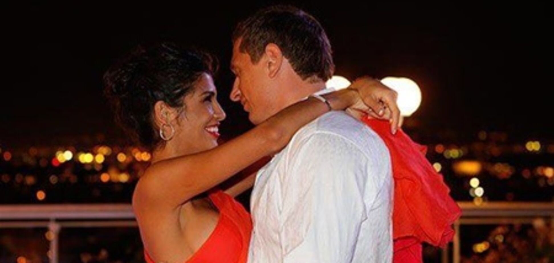 Санта похвасталась свадебными фото