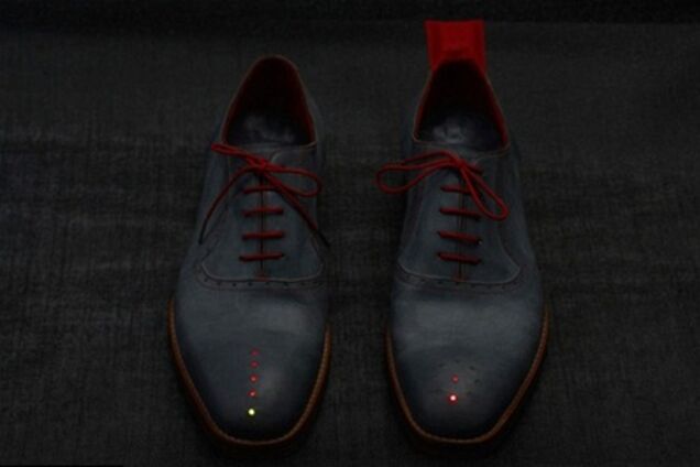 Создана обувь, показывающая владельцам дорогу домой