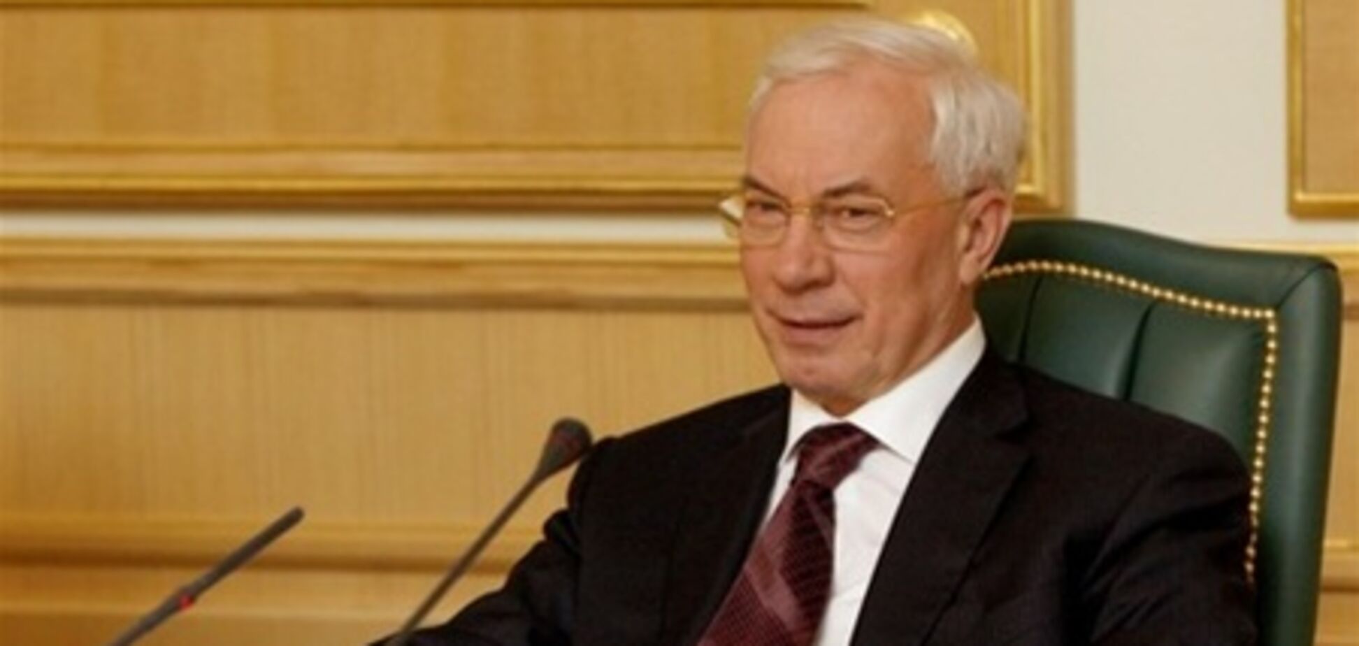 Азаров пообещал поддерживать бизнесменов
