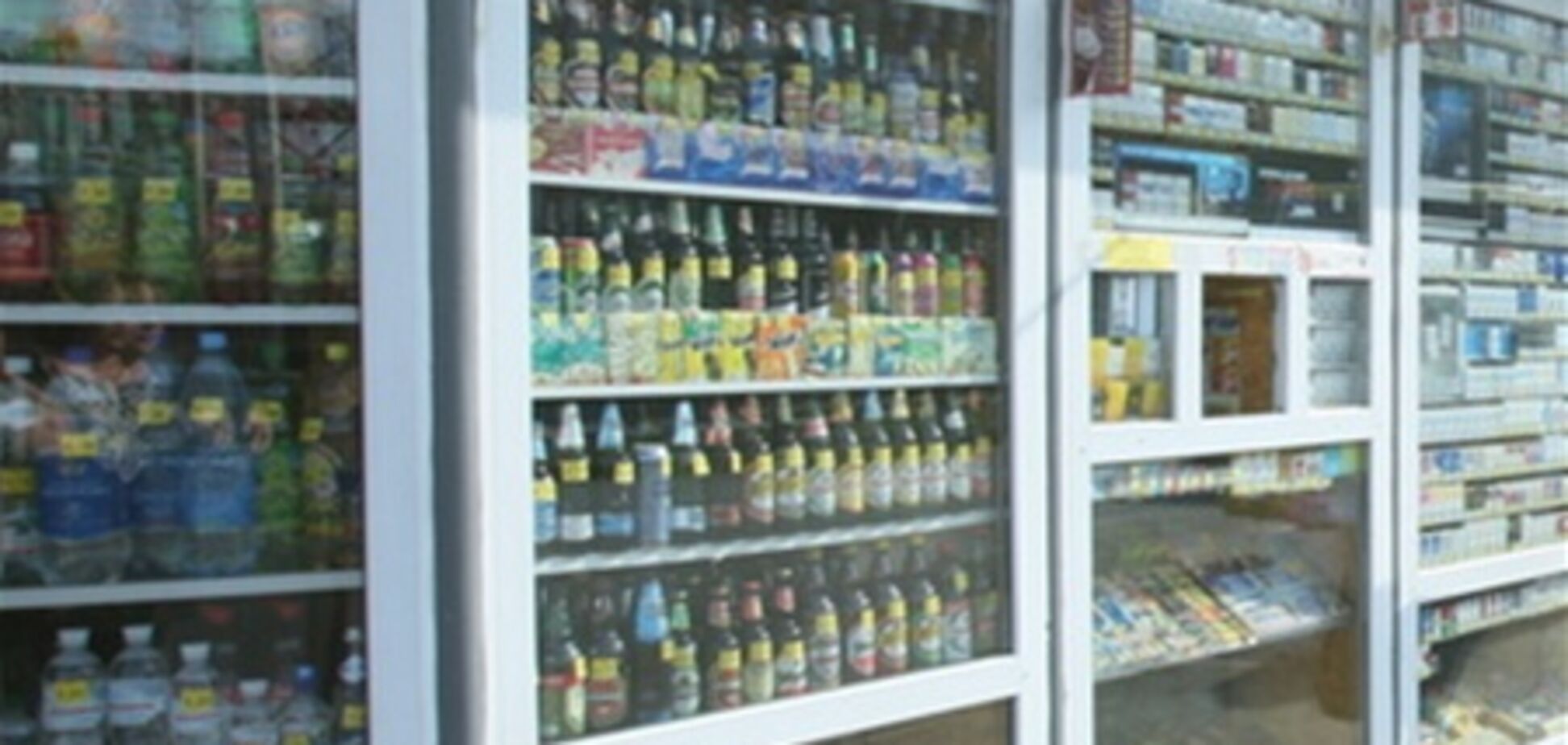 Сигареты и алкоголь запретят продавать в ларьках