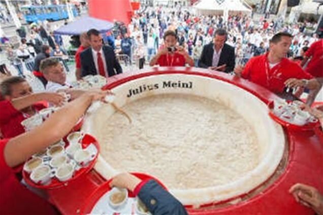 У Хорватії приготували найбільшу чашку капучіно. Фото. Відео