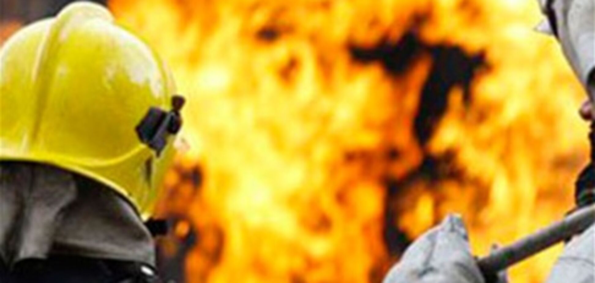 В Киеве загорелся прогулочный катер