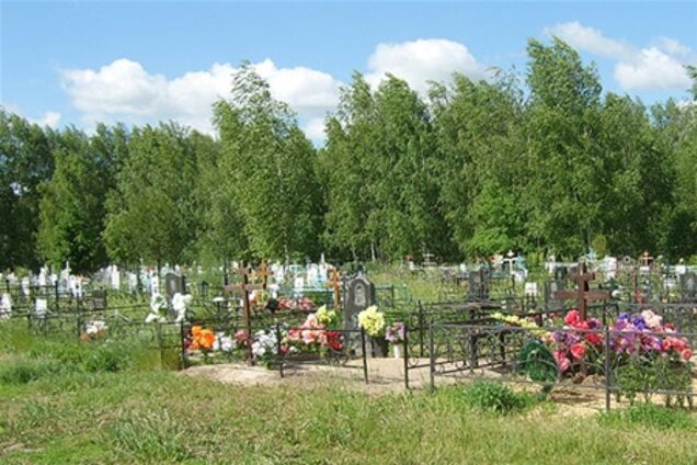 Депутат Волынской области получал взятки за места на кладбище