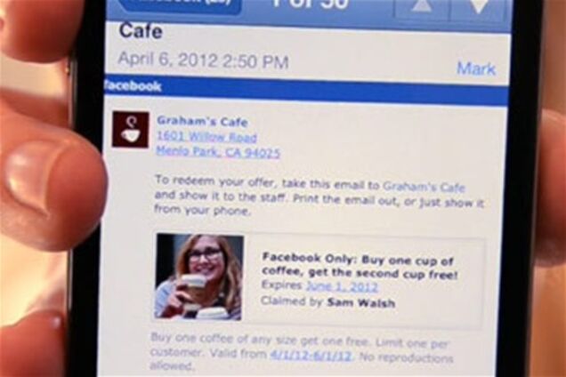 Рекламодатели начнут платить Facebook за купонные акции