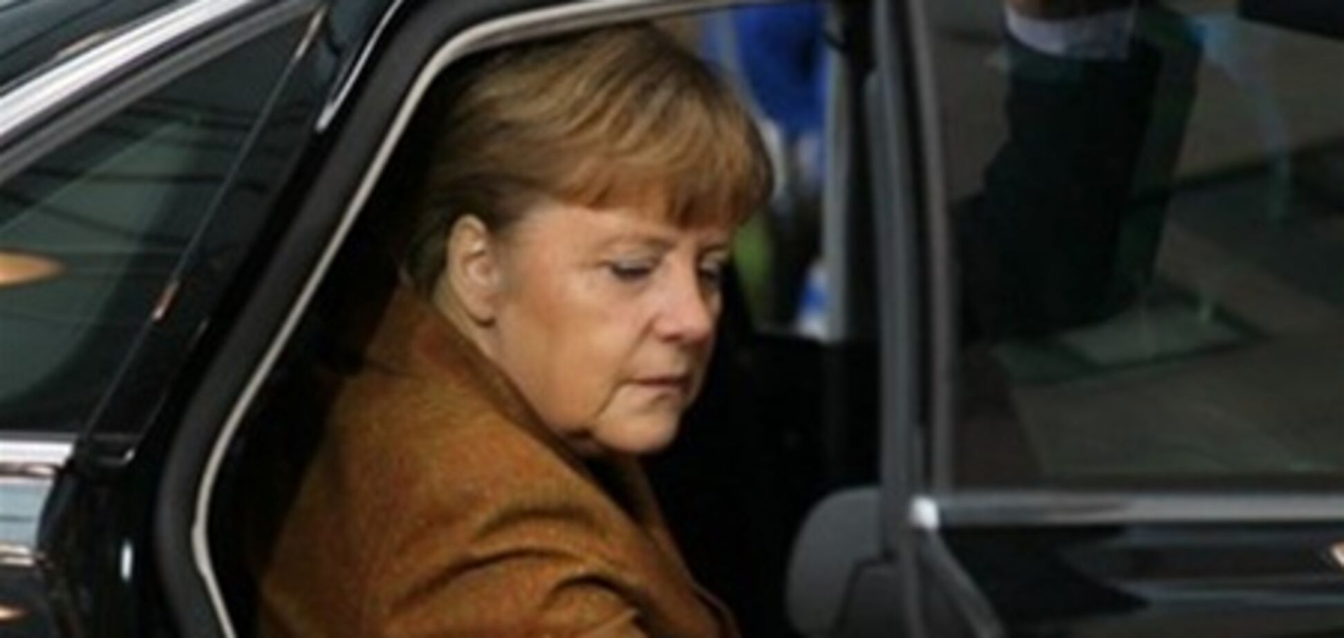 Атаковавшего кортеж Меркель молдаванина направили на экспертизу