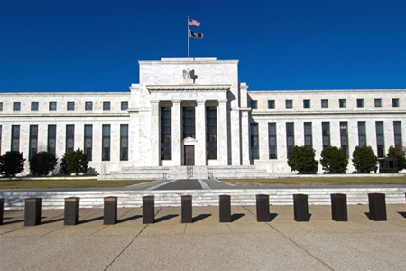 США и ЕС запускают 'печатный станок' для доллара и евро