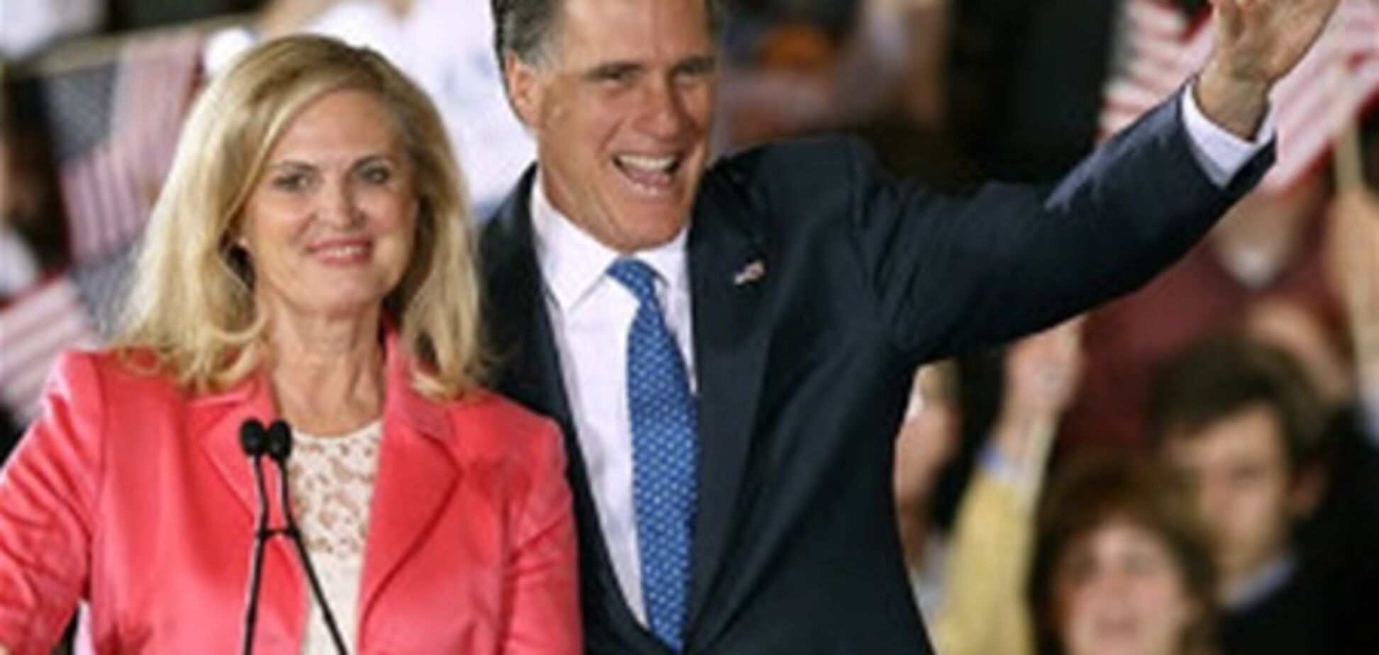 Самолет с женой Ромни задымился в воздухе