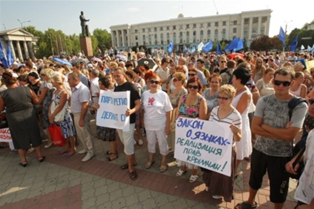 В Крыму собрали 400 тысяч подписей в поддержку языкового закона