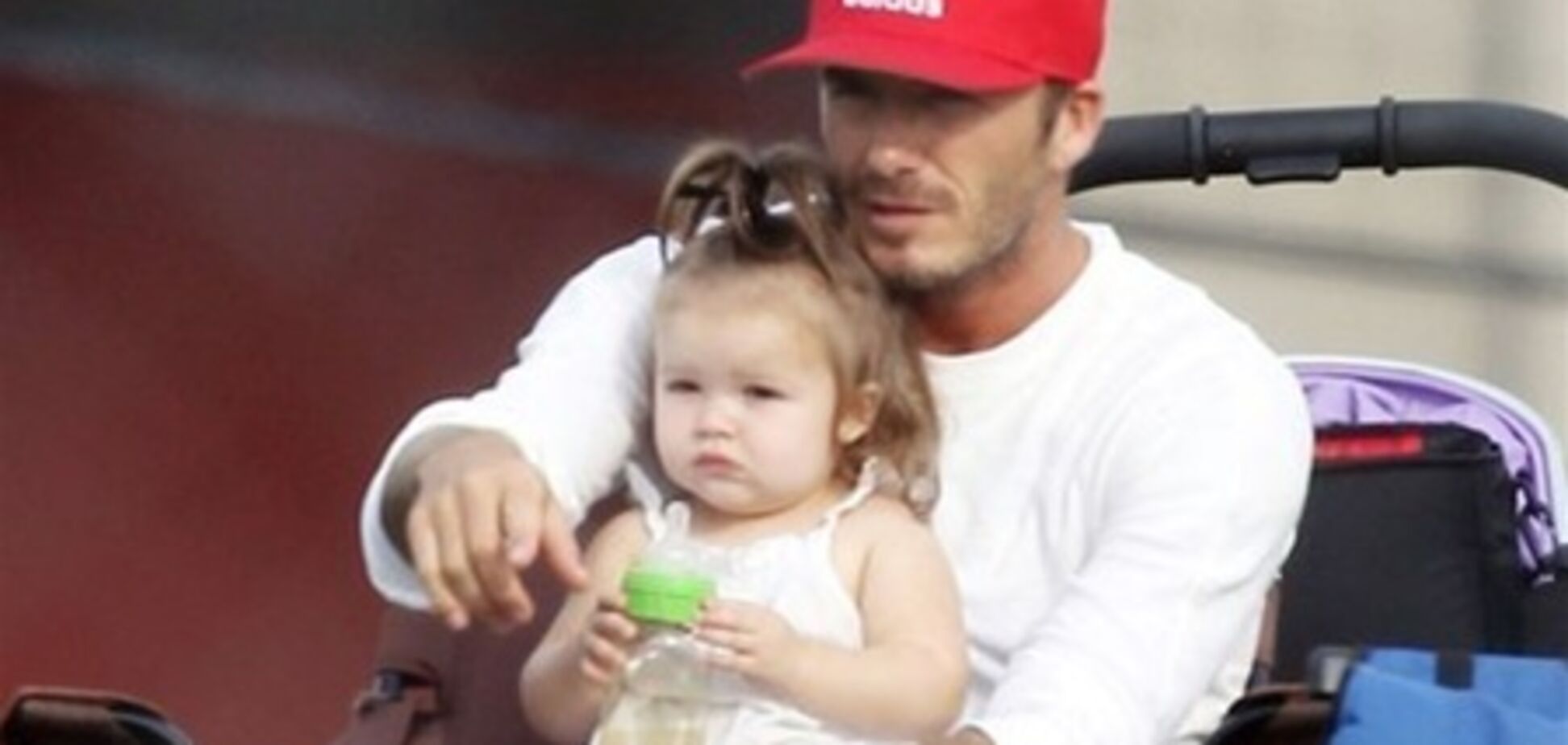 Дэвид Бекхэм нарядил дочь в брюки. Фото