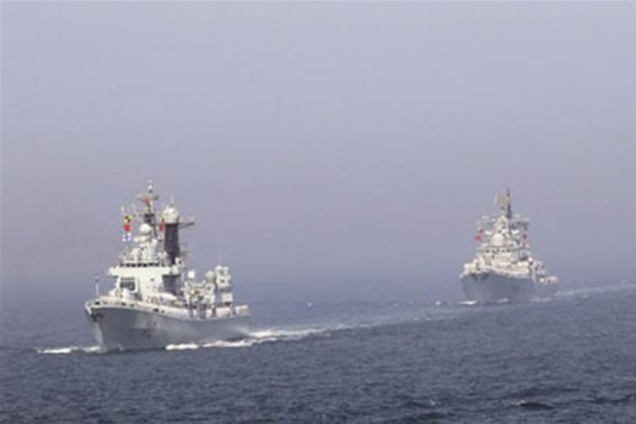 Китай продовжує розміщувати кораблі біля спірних островів з Японією