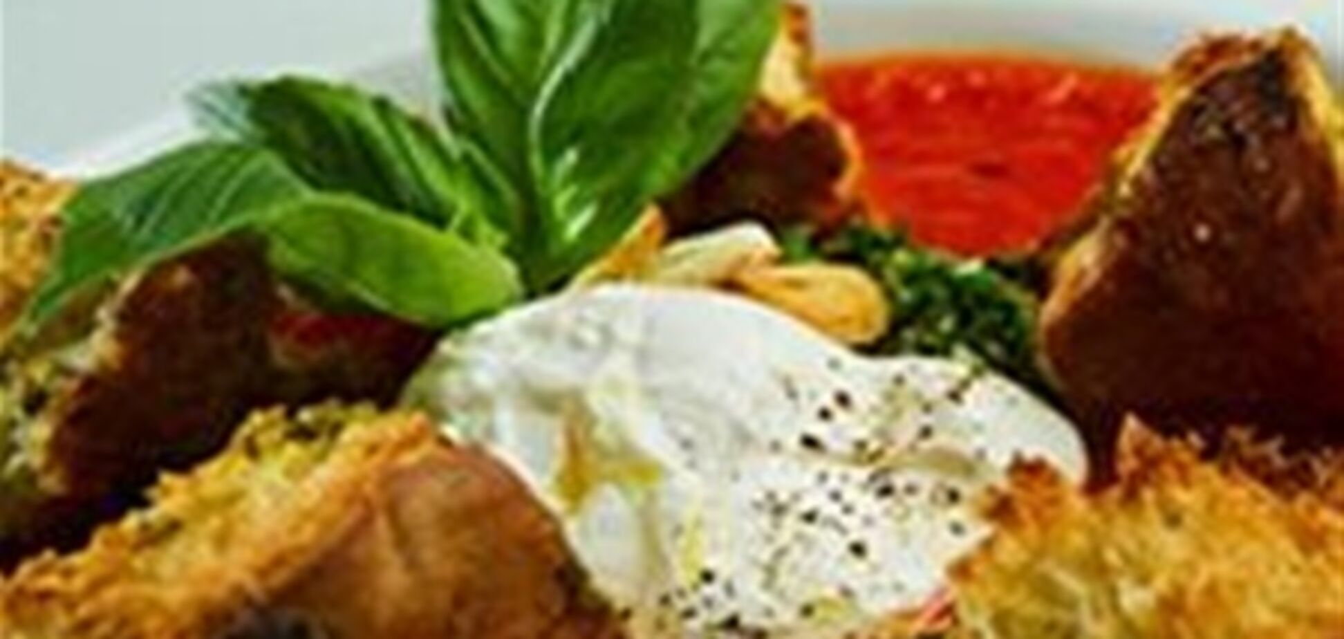 Томатный крем-суп с тосканскими гренками и яйцом-пашот